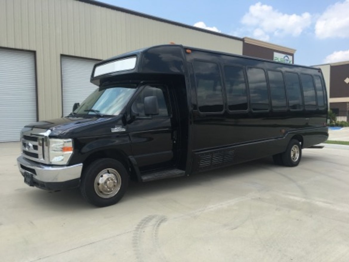 Shuttle Bus for sale: 2012 Ford E 450 by Krystal