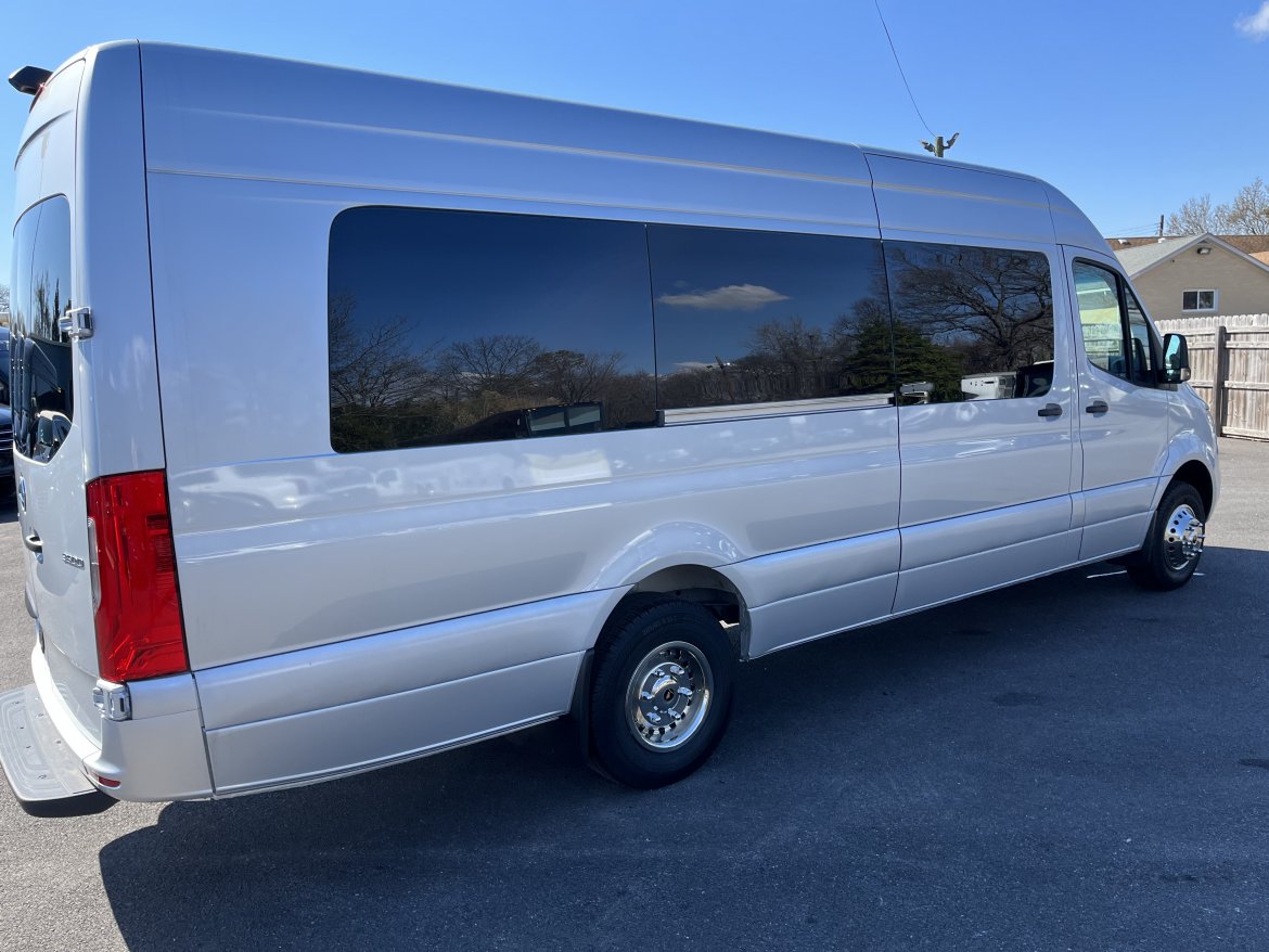 2022 First Class Coachworks’s Mercedes-Benz Sprinter 3500 Super Single 170 ext Sprinter - Photo 5