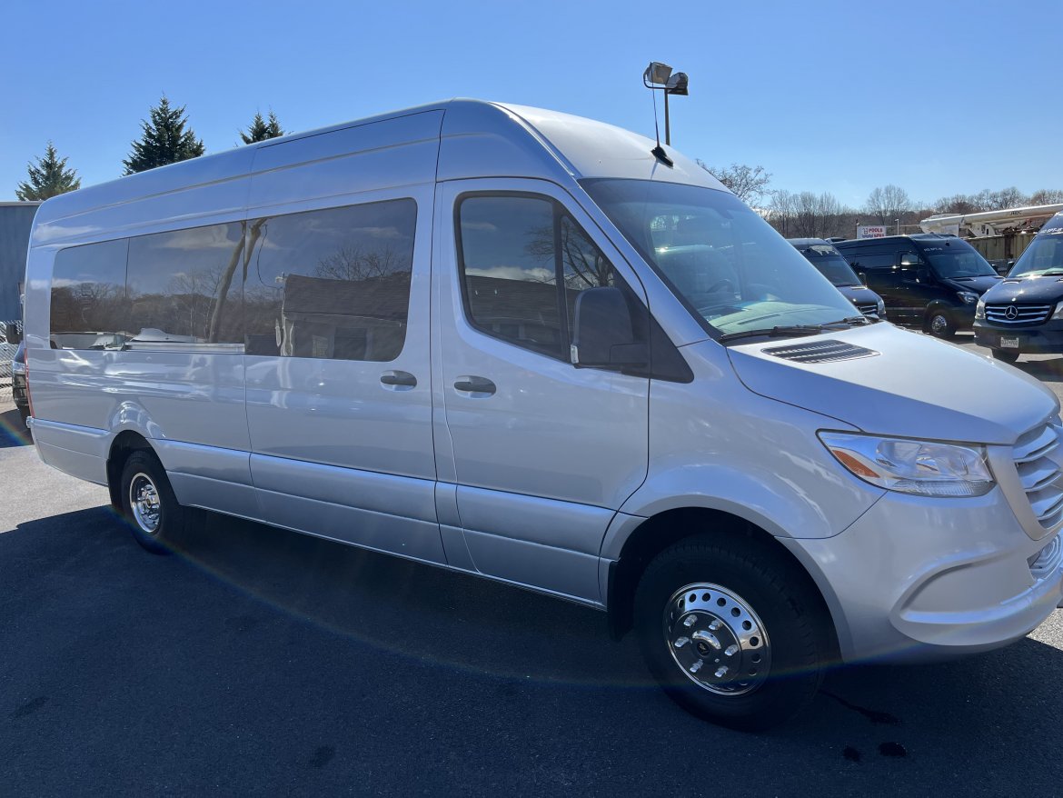 2022 First Class Coachworks’s Mercedes-Benz Sprinter 3500 Super Single 170 ext Sprinter - Photo 2