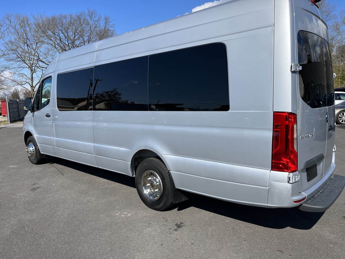 2022 First Class Coachworks’s Mercedes-Benz Sprinter 3500 Super Single 170 ext Sprinter - Photo 4