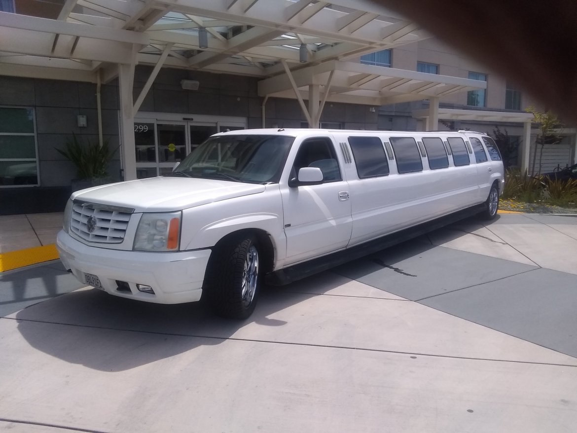 Limousine for sale: 2005 Cadillac Escalade by Ultra Coach Builders