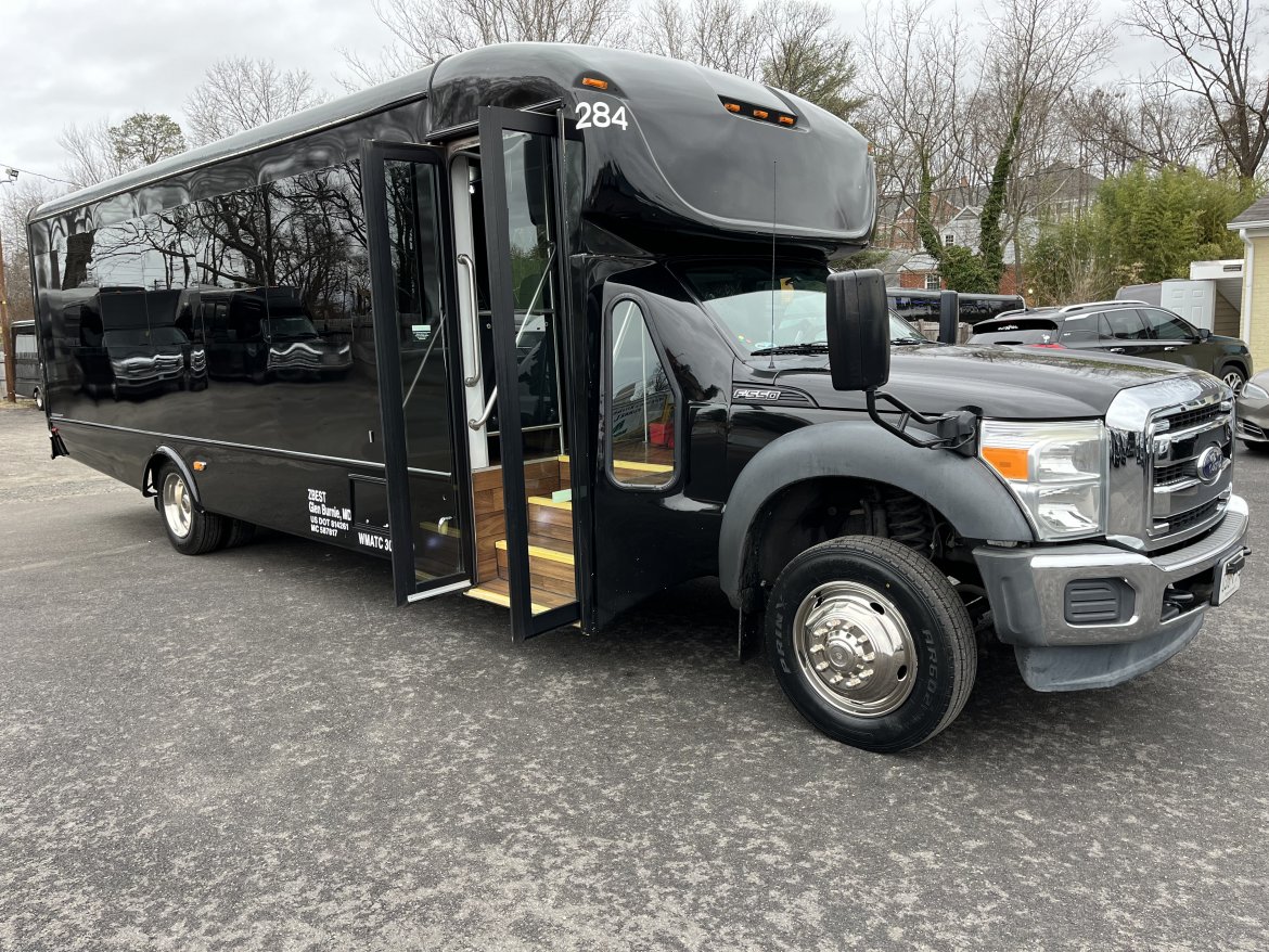 Executive Shuttle for sale: 2016 Ford F550 by Starcraft