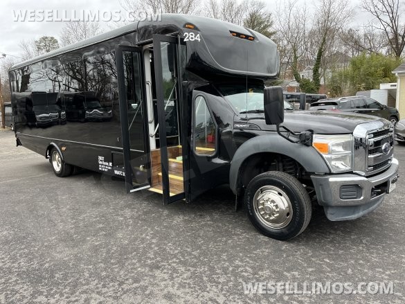 2016 Starcraft  Ford F550 Executive Shuttle