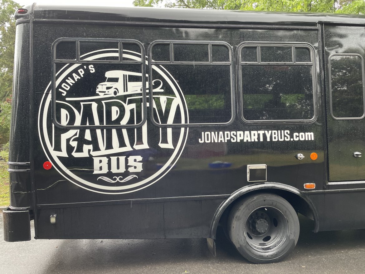 2014 International Bus  Limo Bus - Photo 2