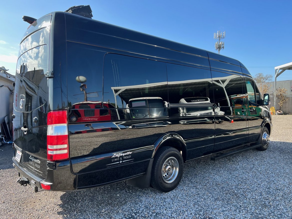 Limo Bus for Sale in Lafayette, LA - Photo 4