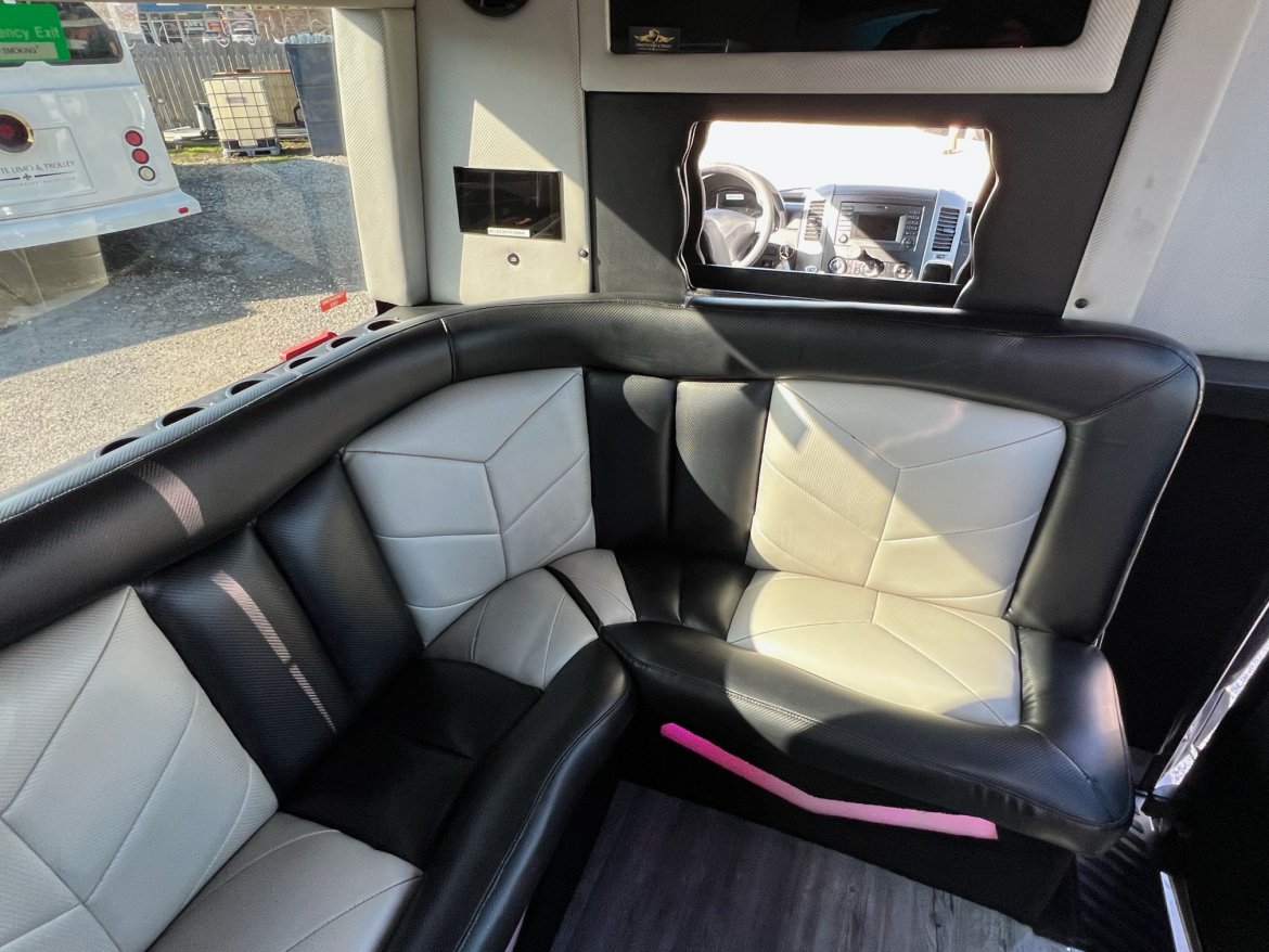 Limo Bus for Sale in Lafayette, LA - Photo 12