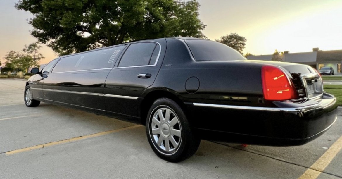 Limousine for sale: 2006 Lincoln Town car stretch 28&quot; by California builders