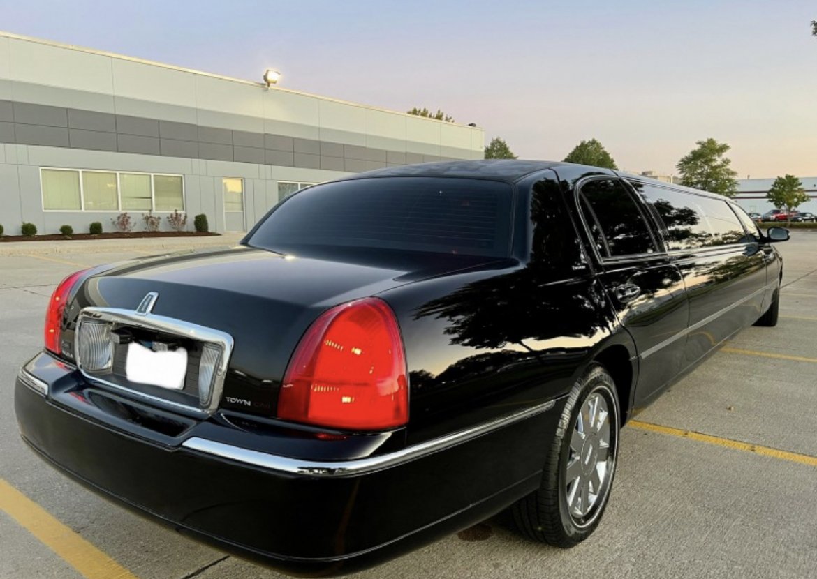 2006 California builders Lincoln Town car stretch Limousine - Photo 2