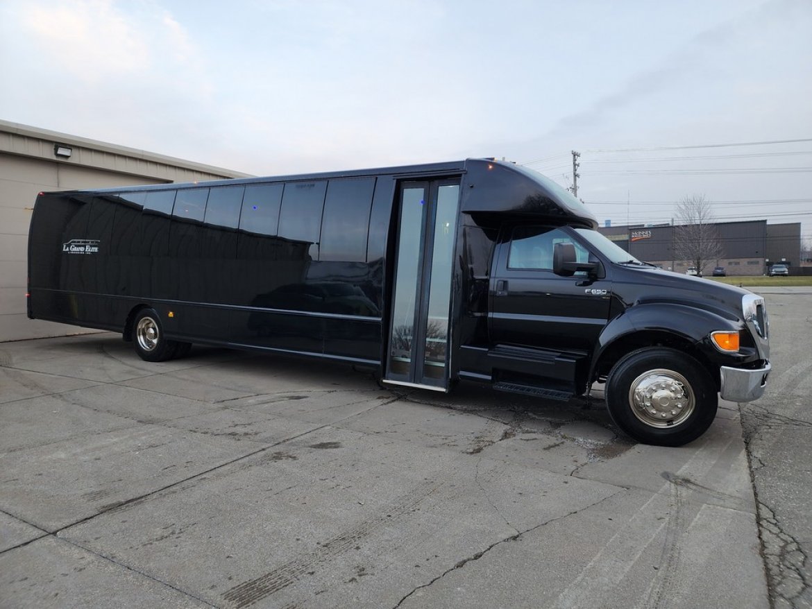 Shuttle Bus for sale: 2015 Ford F650 by Turtle Top