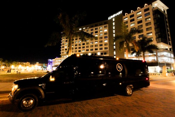 2018 Ford F550 Limo Bus for Sale in Fort myers, FL - Main Photo