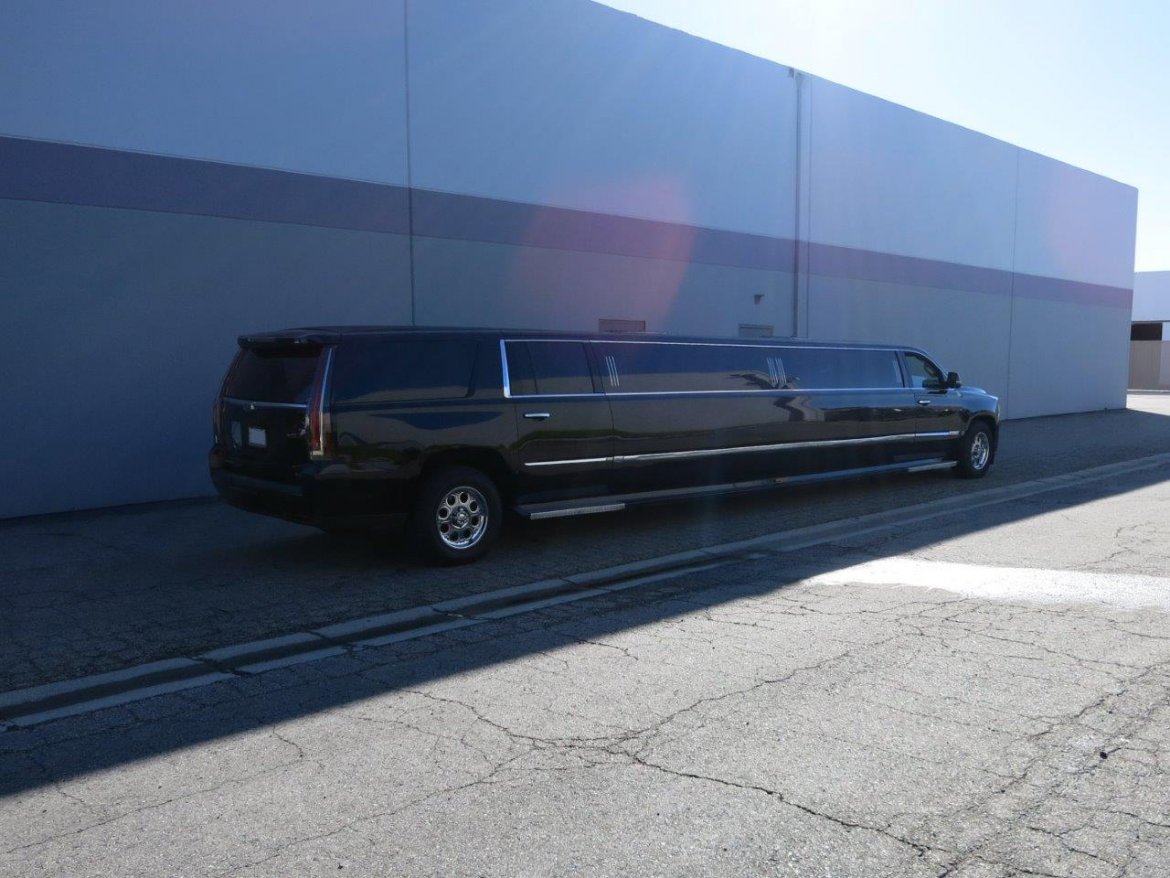 SUV Stretch for Sale in Carson, CA - Photo 19