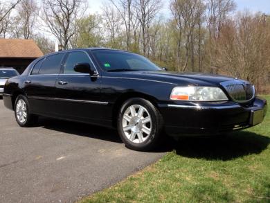 2007 Lincoln Lincoln Town Car L Series Sedan for Sale in Trenton, New Jersey, US - Photo 3