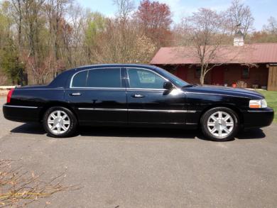 2007 Lincoln Lincoln Town Car L Series Sedan for Sale in Trenton, New Jersey, US - Photo 4