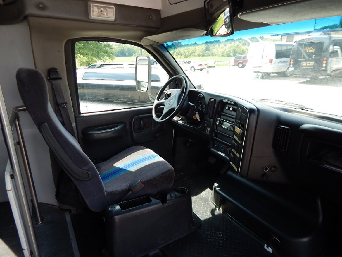 Photo of Shuttle Bus for sale: 2004 Chevrolet StarTran