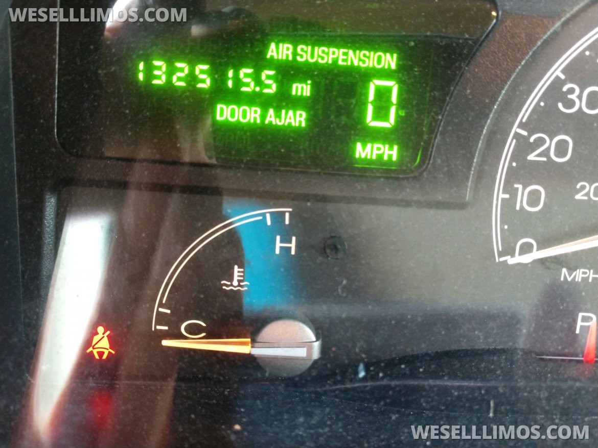 2005 Federal Coach Lincoln Town Car Limousine 140" - Photo 3