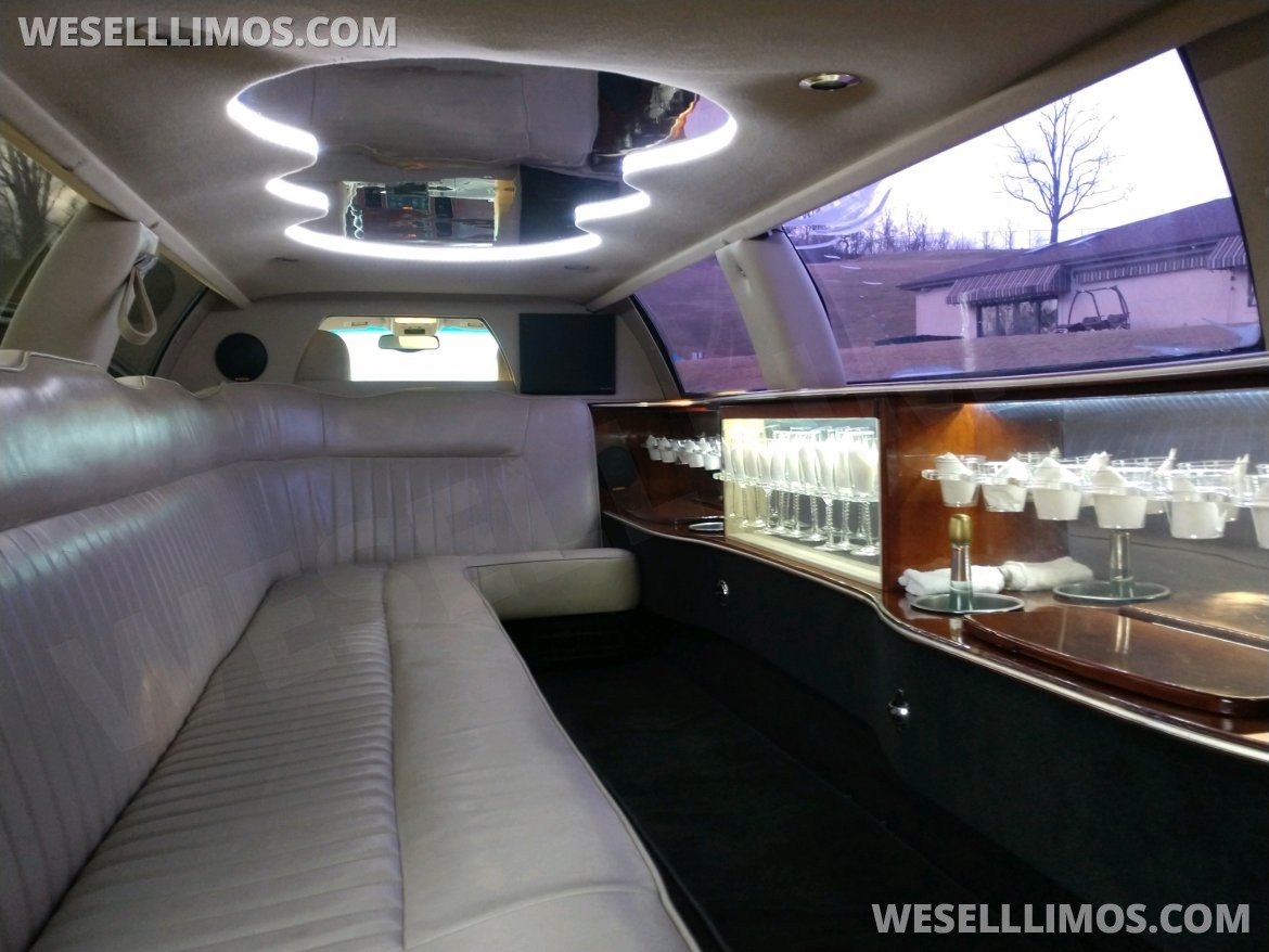 2005 Federal Coach Lincoln Town Car Limousine 140" - Photo 4