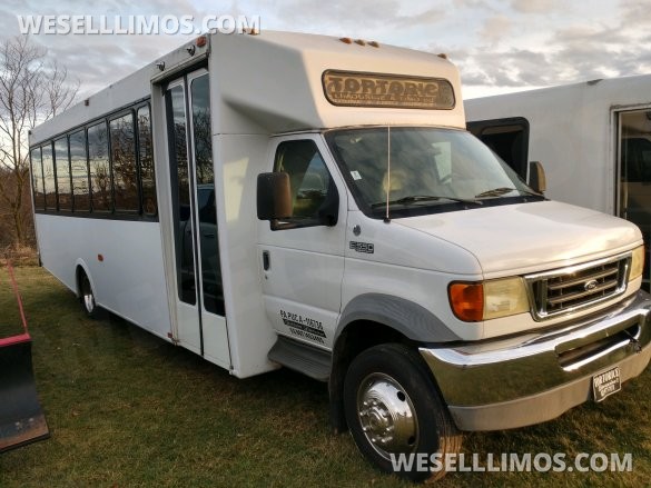 2003 Ford E-550 Limo Bus for Sale in McKeesport, PA - Photo 2