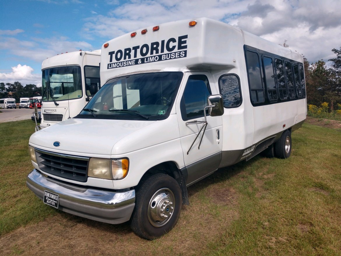 Limo Bus for sale: 1996 Ford Ford E-450 26&quot; by Unknown