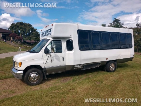 1996 Ford Ford E-450 Limo Bus for Sale in McKeesport, PA - Photo 2