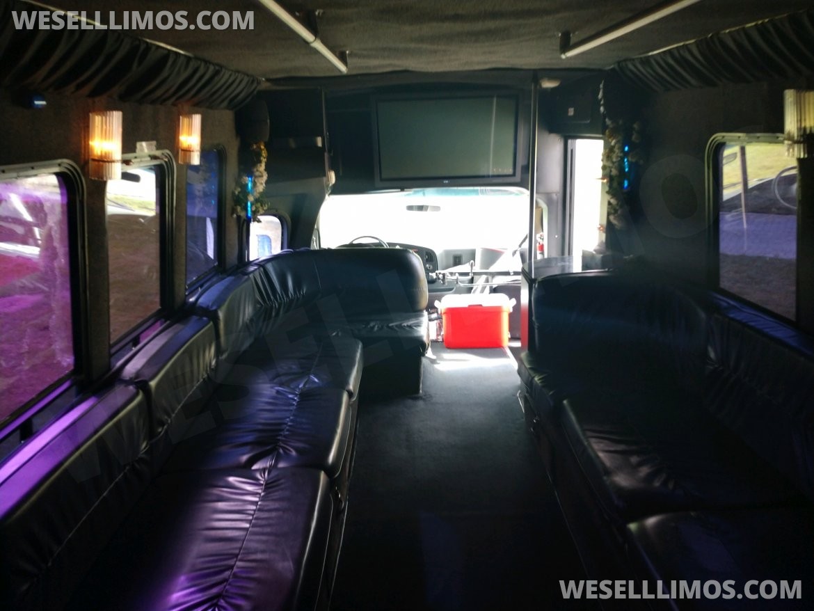 Limo Bus for Sale in McKeesport, PA - Photo 4