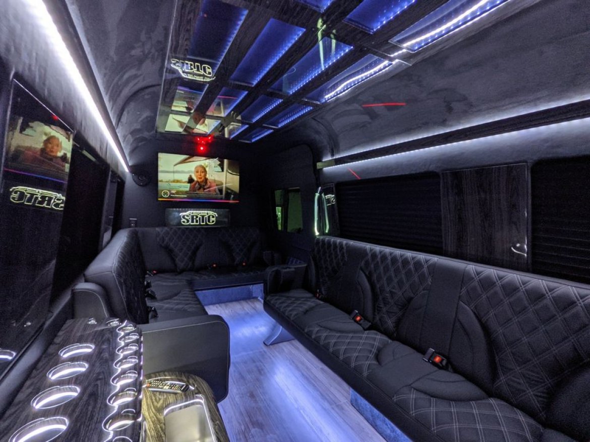 2020 Springfield Coach Mercedes-Benz Sprinter Limo - Photo 3