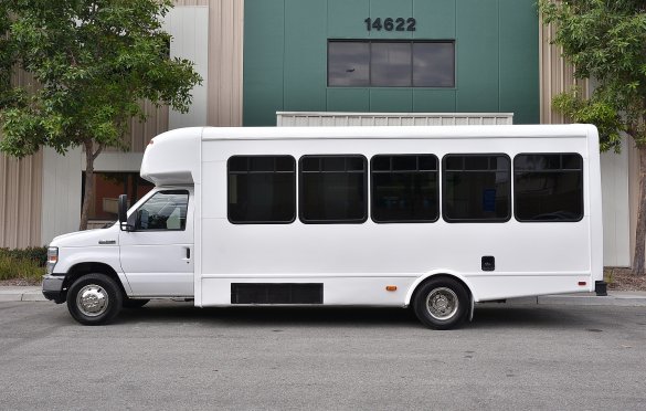 2012 Ford E-450 Limo Bus for Sale in Fontana, CA - Photo 2
