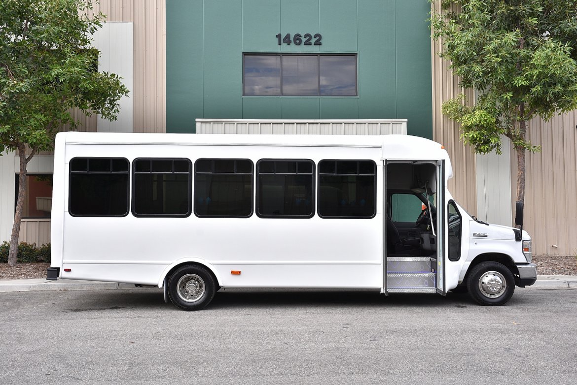Photo of Limo Bus for sale: 2012 Ford E-450 by Starcraft