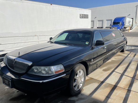 2007 Lincoln Towncar Executive Limo Limousine for Sale in Las Vegas, NV - Main Photo