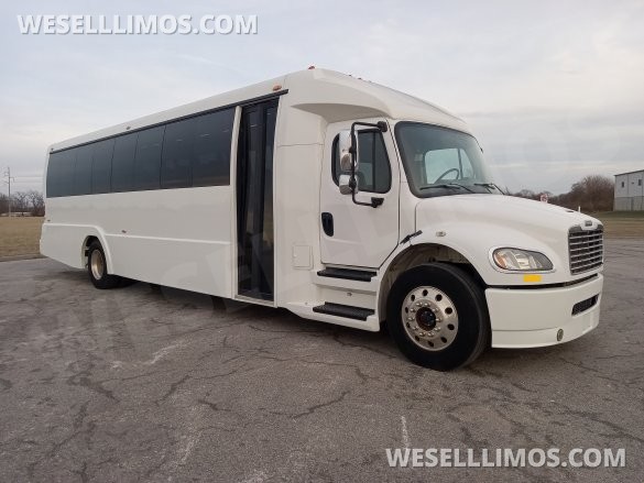 2017 Freightliner E40 Shuttle Bus for Sale in Springfield, MO - Main Photo