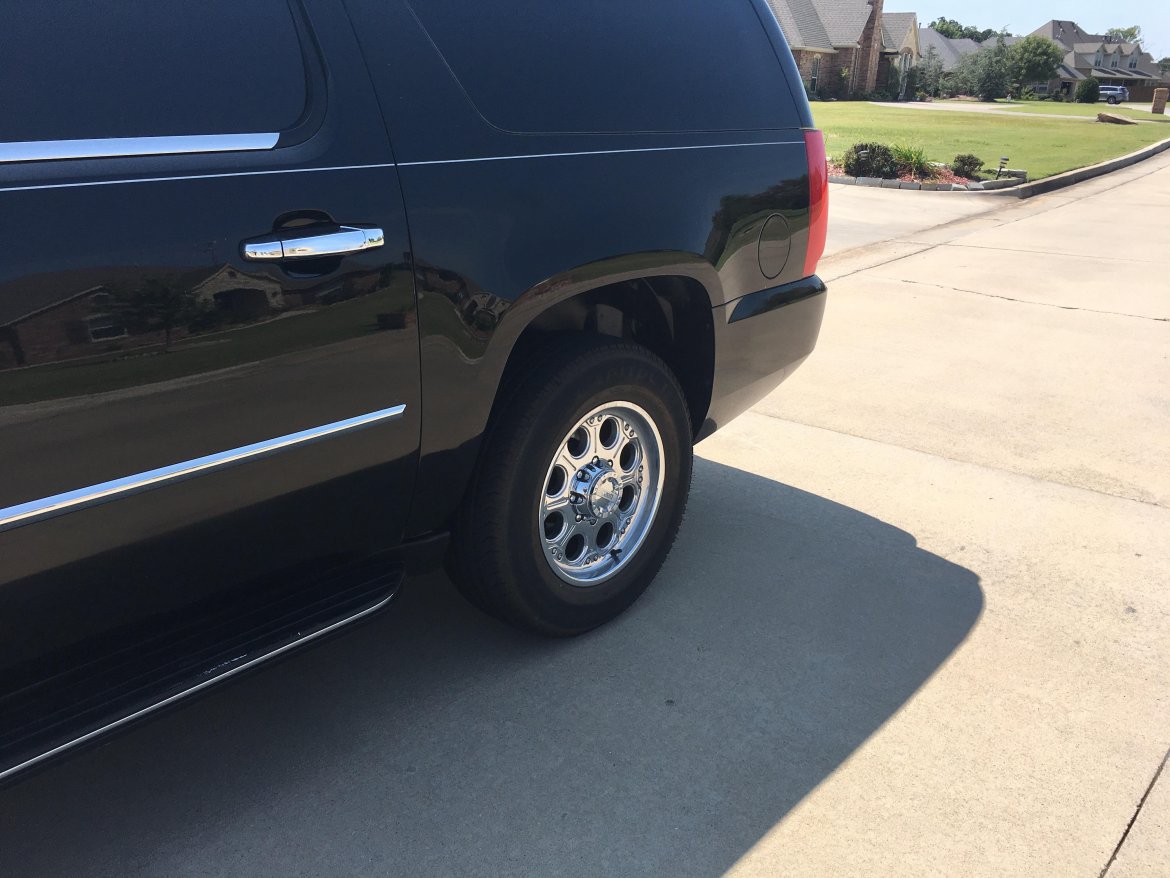 Photo of SUV Stretch for sale: 2008 GMC Suburban 200" by Executive Coach Builder
