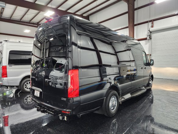 2022 Mercedes-Benz Sprinter 3500 Luxe w/ Partition/Lithium Sprinter for Sale in CYPRESS, TX - Photo 3