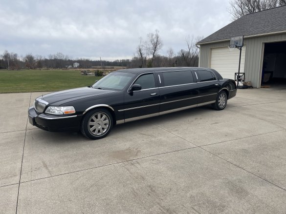 2003 Lincoln Towncar 6-passenger stretch Limousine for Sale in HARTVILLE, OH - Main Photo