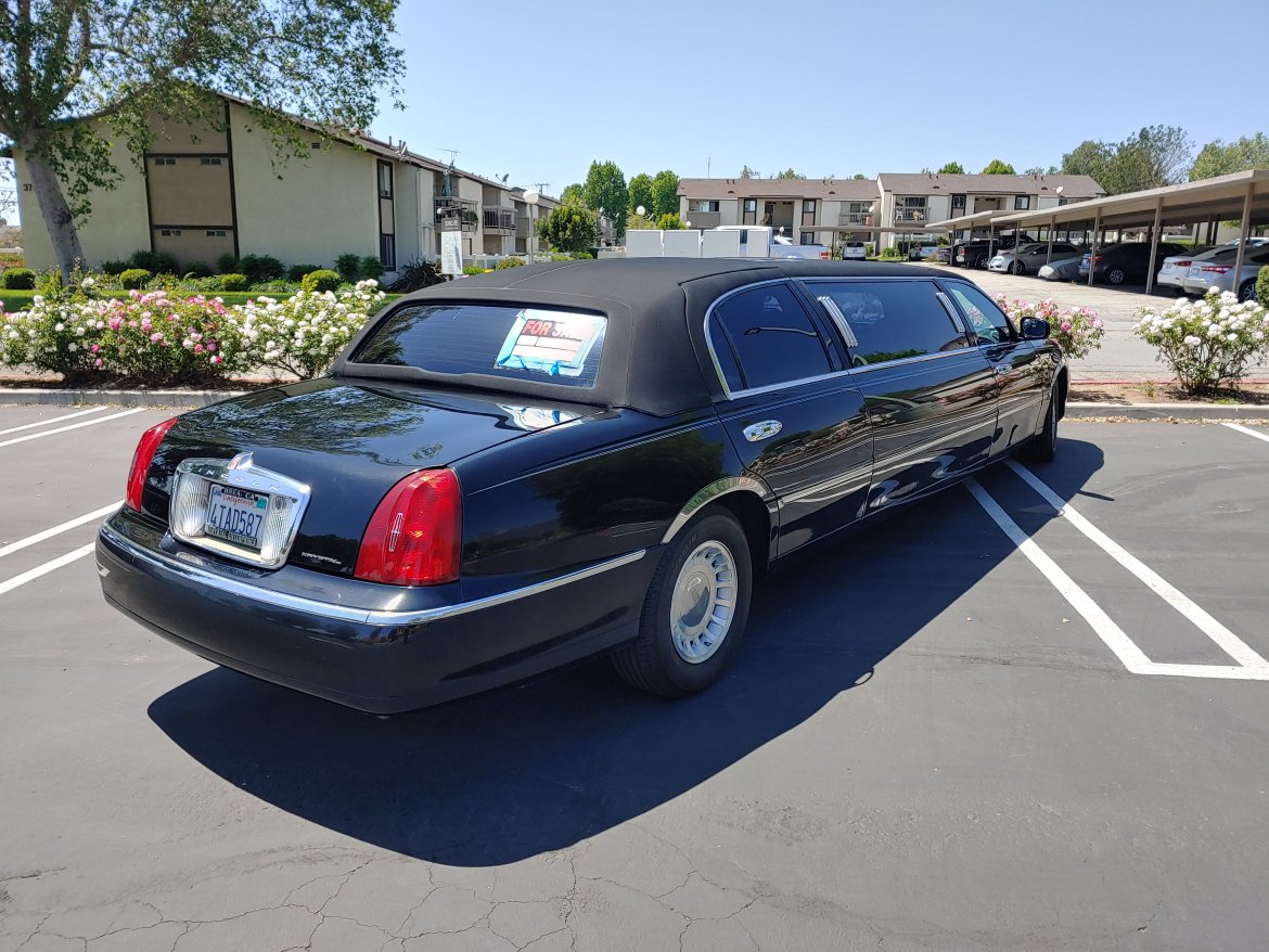 2001 Krystal Lincoln Towncar Limousine - Photo 5
