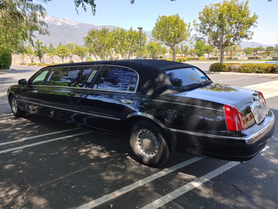 2001 Krystal Lincoln Towncar Limousine - Photo 3