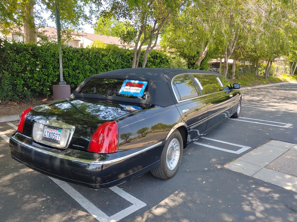 2001 Krystal Lincoln Towncar Limousine - Photo 4