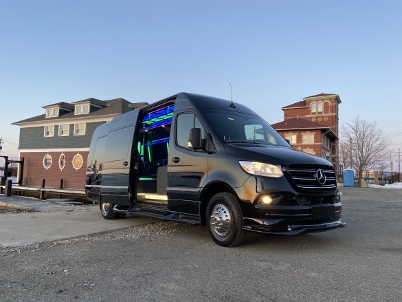 2023 Mercedes-Benz 3500 Sprinter for Sale in Erie, PA - Photo 2