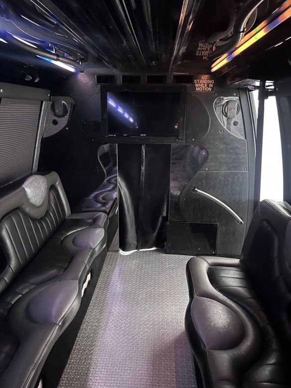 2008 Ford E450 Limo Bus for Sale in Dallas, TX - Photo 2