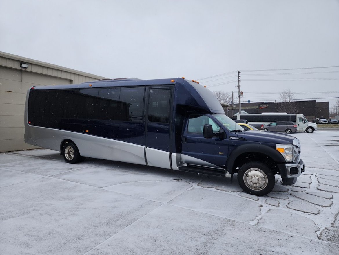 Executive Shuttle for Sale in Erie, PA - Photo 6