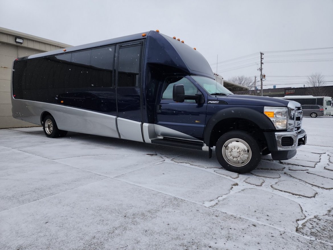 Executive Shuttle for Sale in Erie, PA - Photo 7