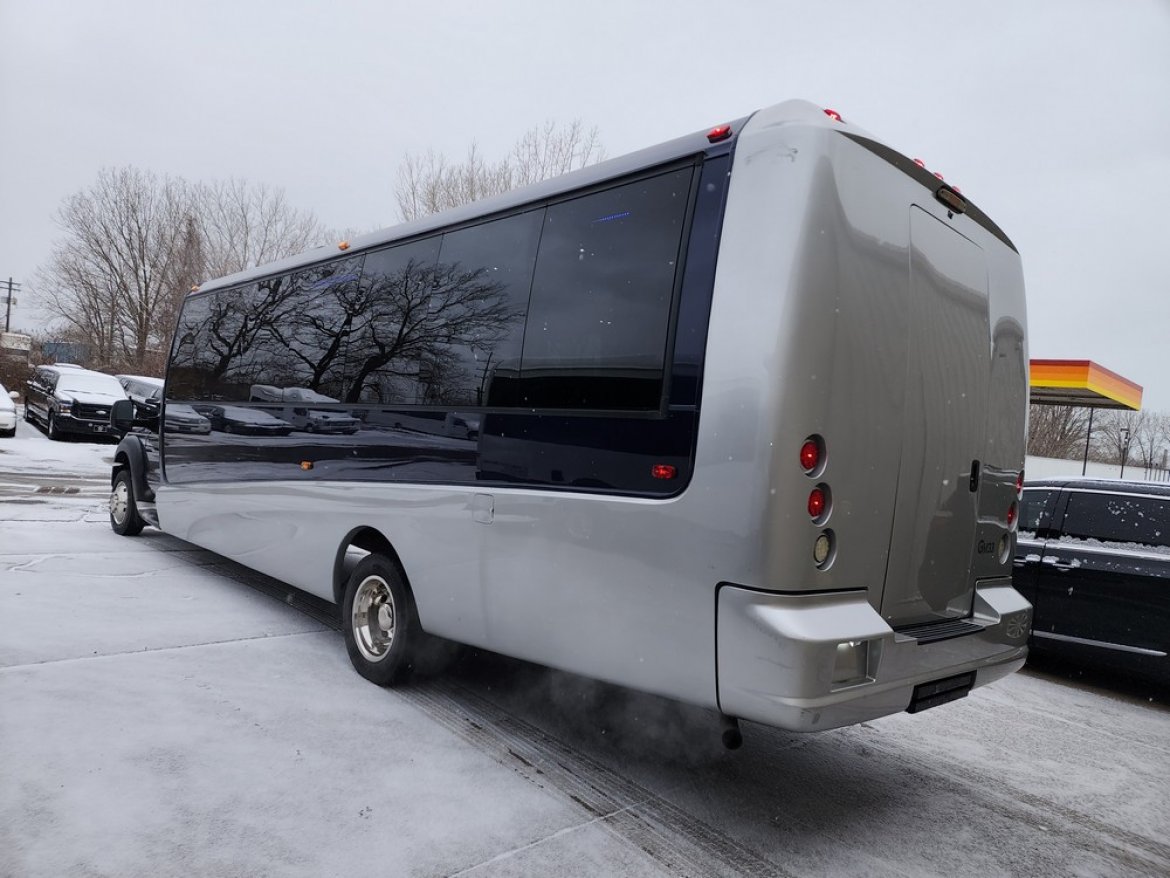 Executive Shuttle for Sale in Erie, PA - Photo 13