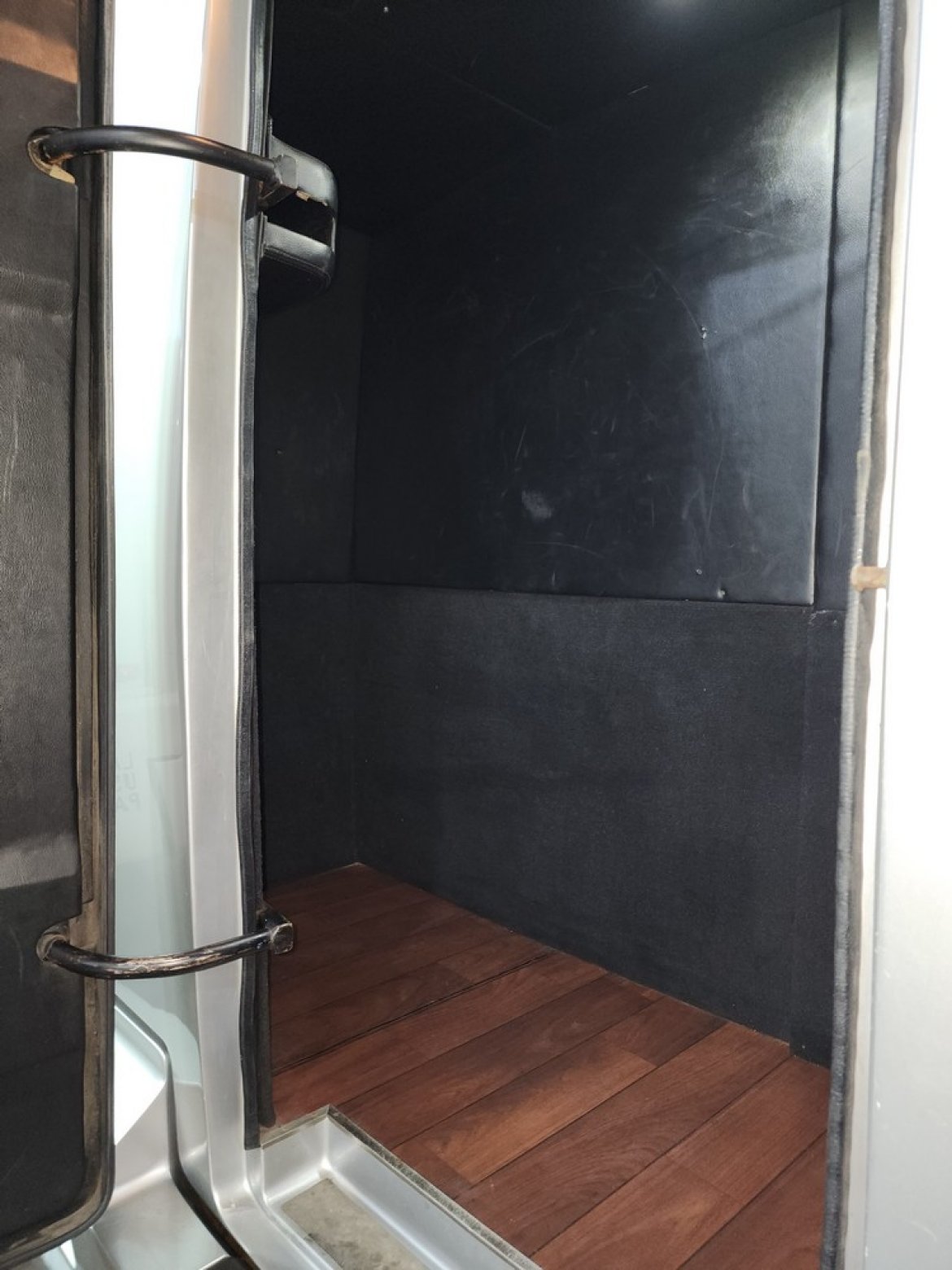 Executive Shuttle for Sale in Erie, PA - Photo 45