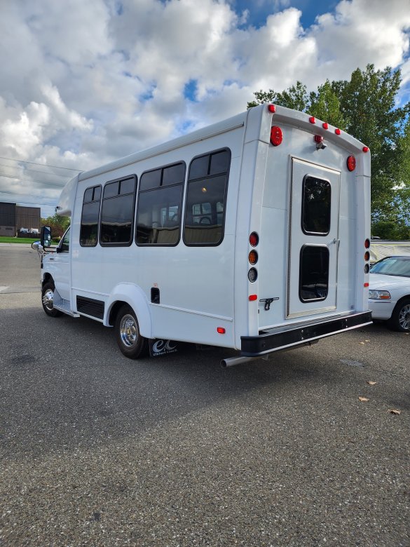 2019 Ford E450 Shuttle Bus for Sale in Erie, PA - Photo 2