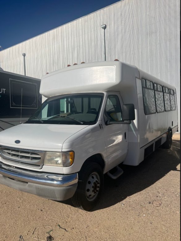 2001 Ford E-450 Super Duty Shuttle Bus for Sale in LAS VEGAS, NV - Main Photo