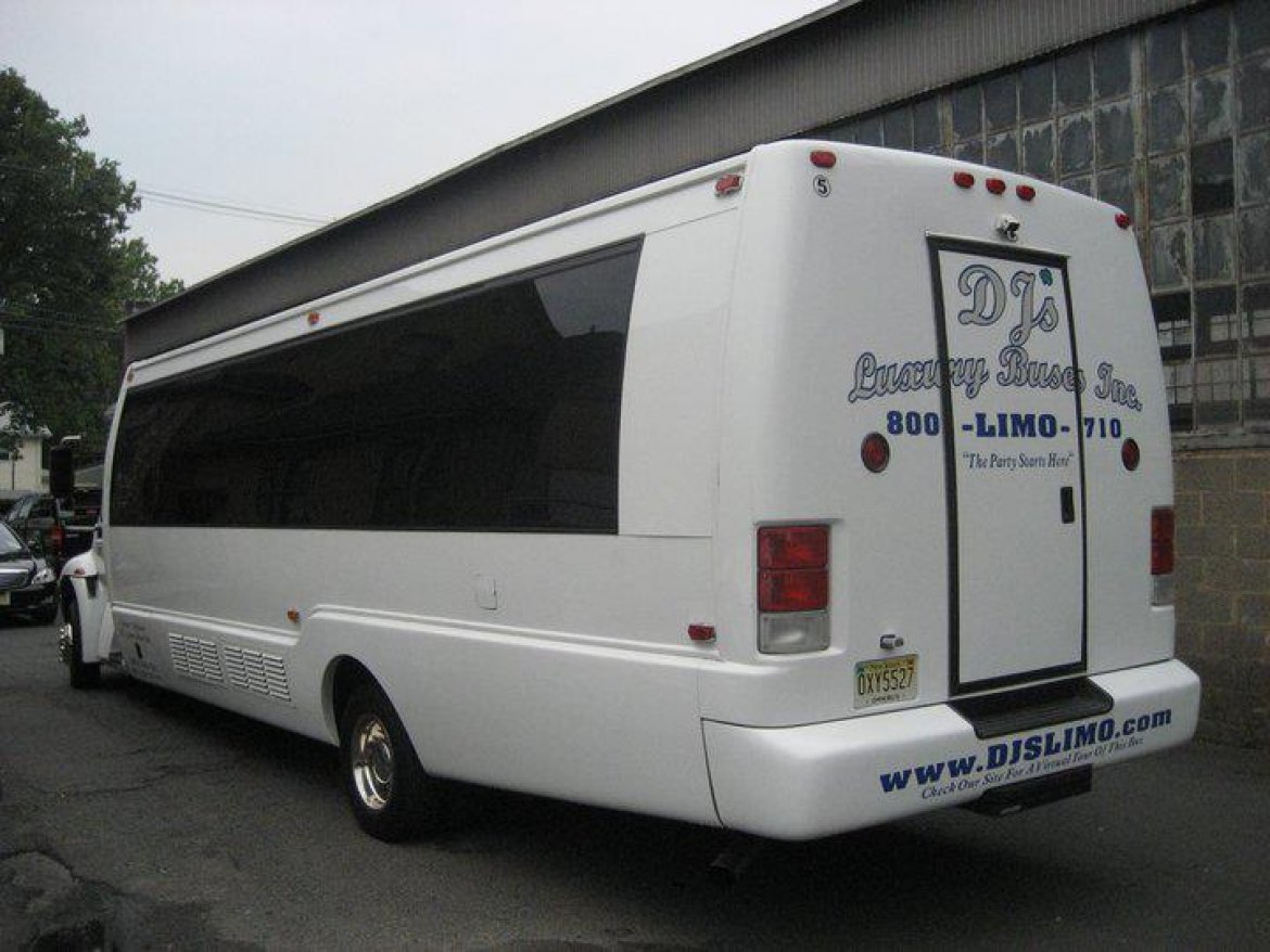 Photo of Limo Bus for sale: 2008 International 320 by Krystal