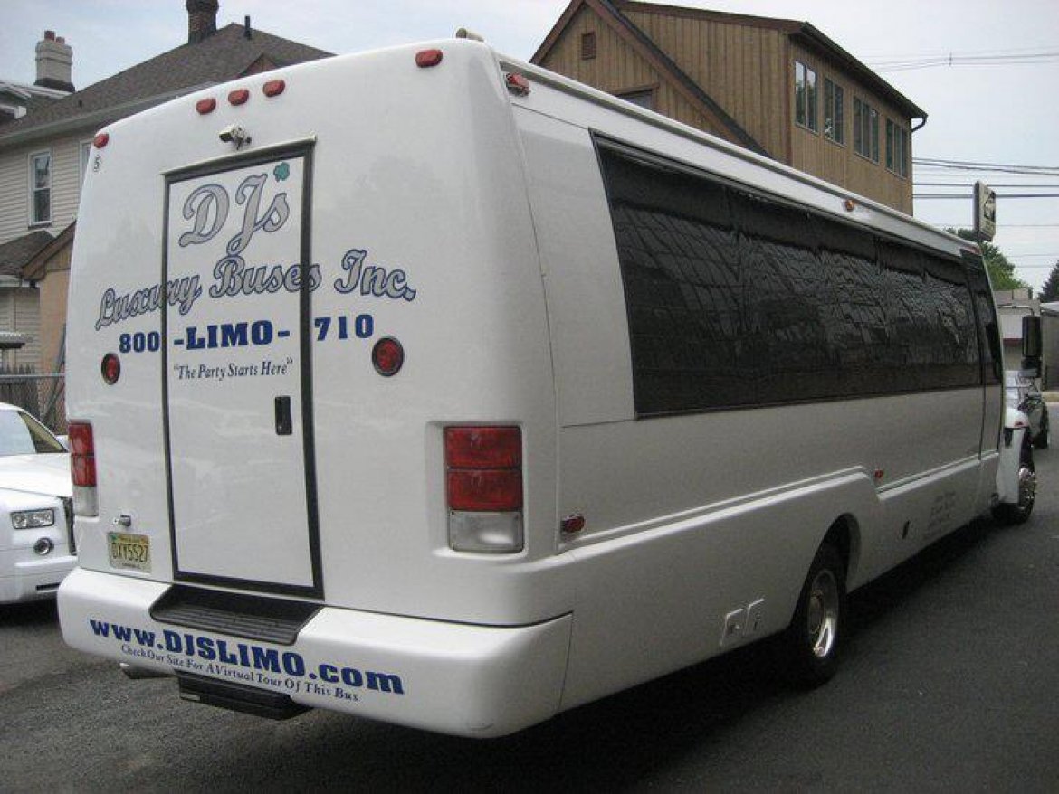 Photo of Limo Bus for sale: 2008 International 320 by Krystal