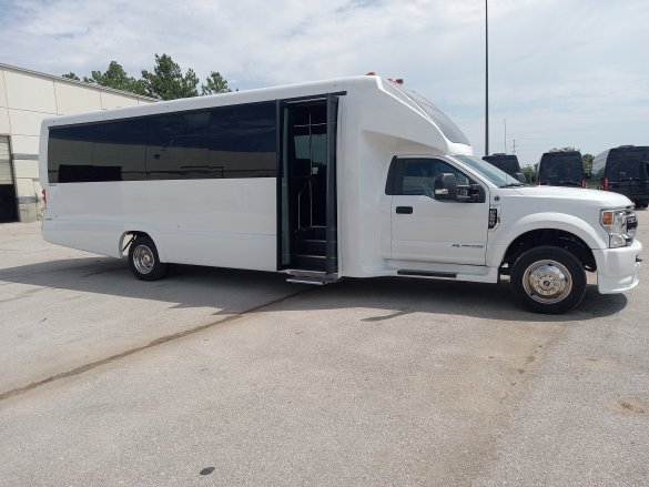 2020 Ford F-550 Shuttle Bus for Sale in Springfield, MO - Photo 2