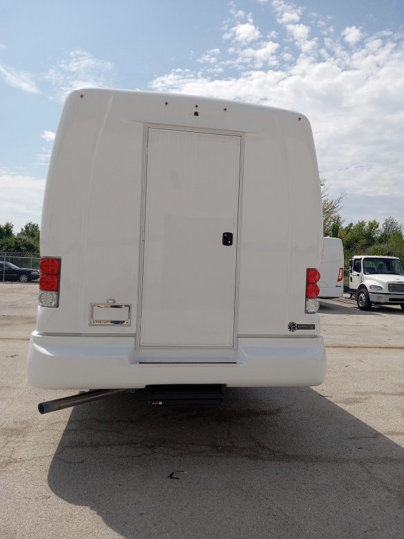 2020 Ford F-550 Shuttle Bus for Sale in Springfield, MO - Photo 3