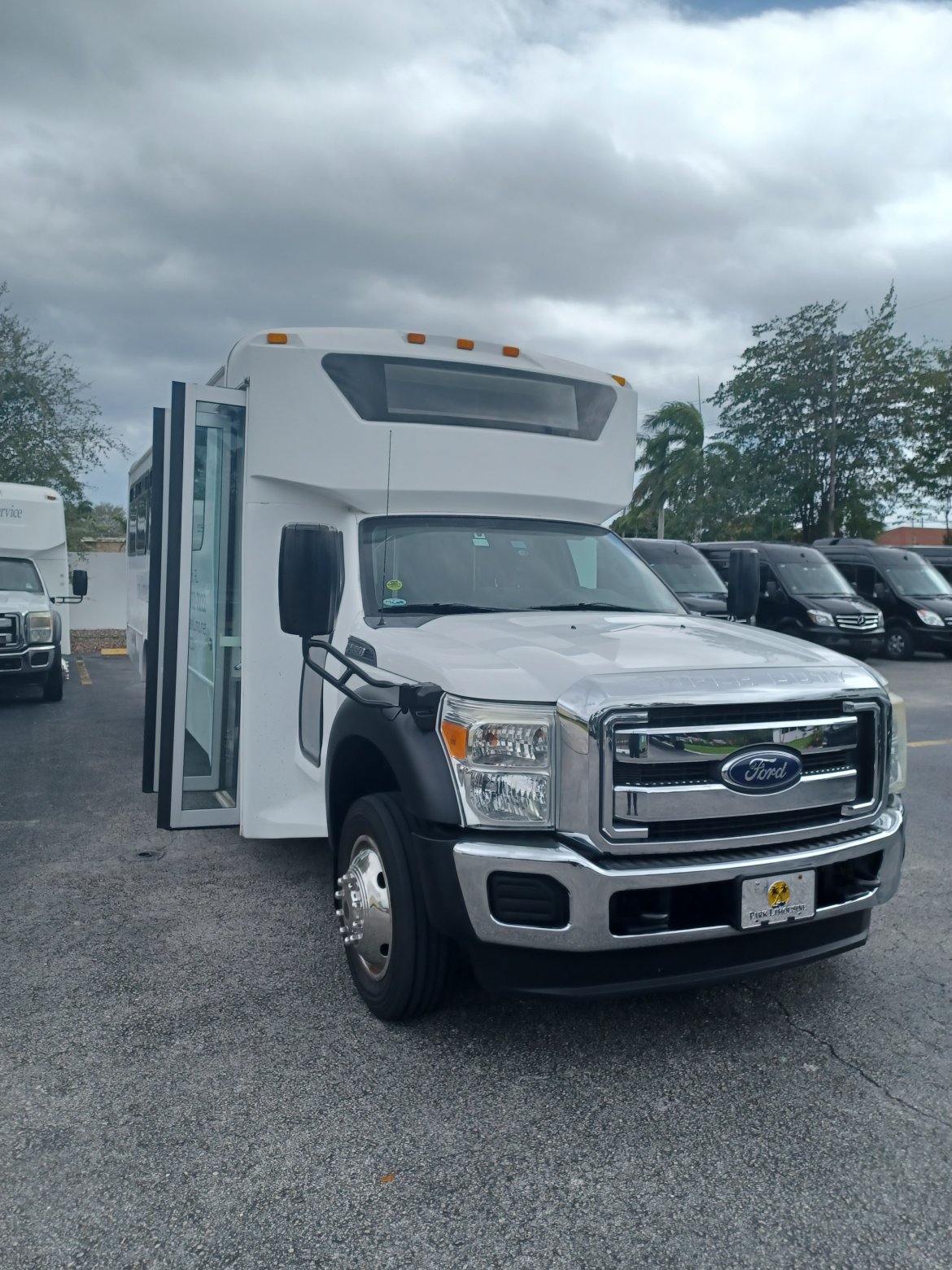 Limo Bus for sale: 2014 Ford F550 33&quot; by Glaval bus