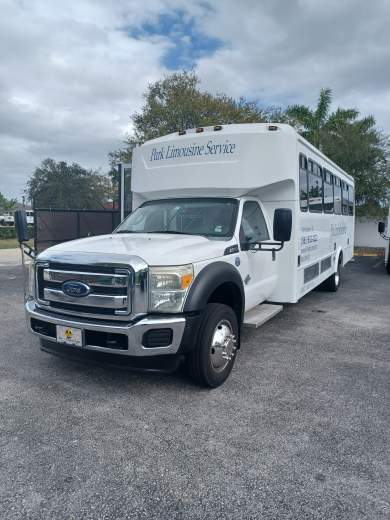 2013 Glaval Ford F550 Limo Bus