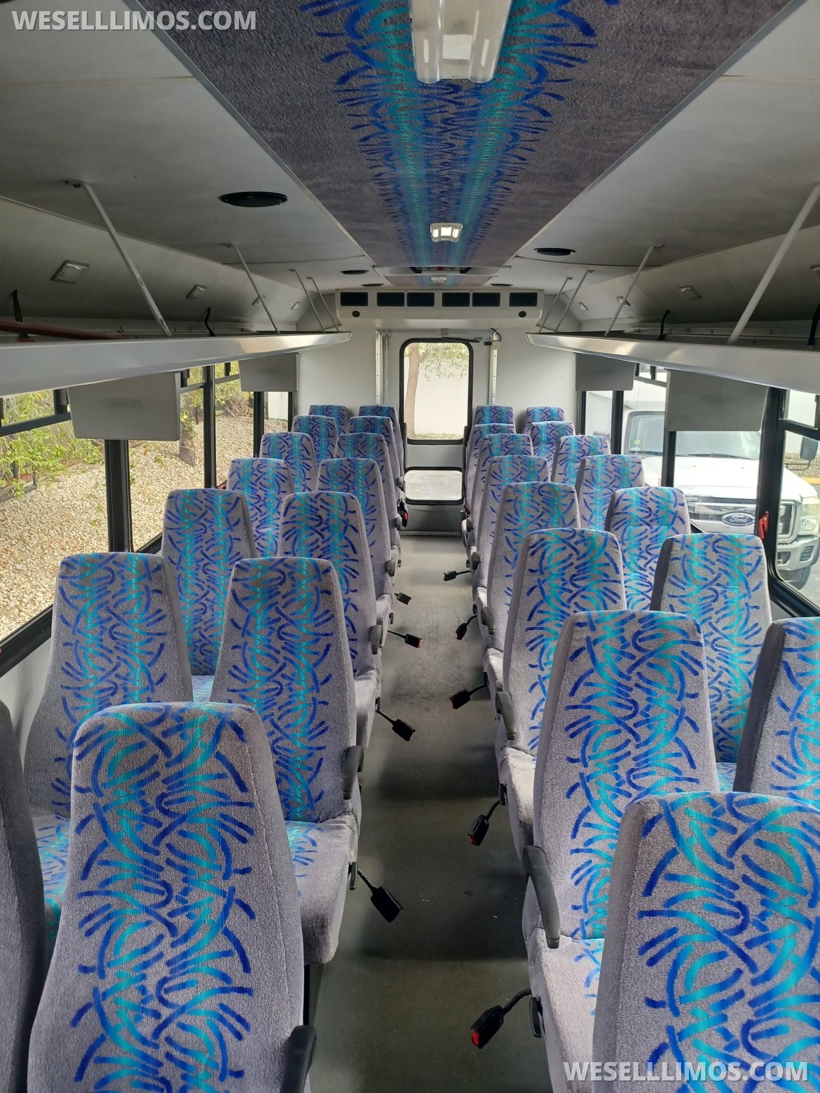2013 Glaval Ford F550 Limo Bus - Photo 4